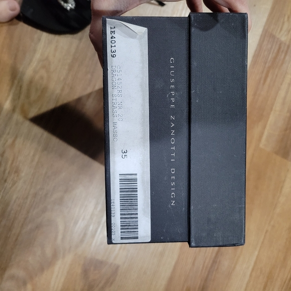 Giuseppe Zanotti Dragon with Rhinestone Sandal - Picture 2 of 3